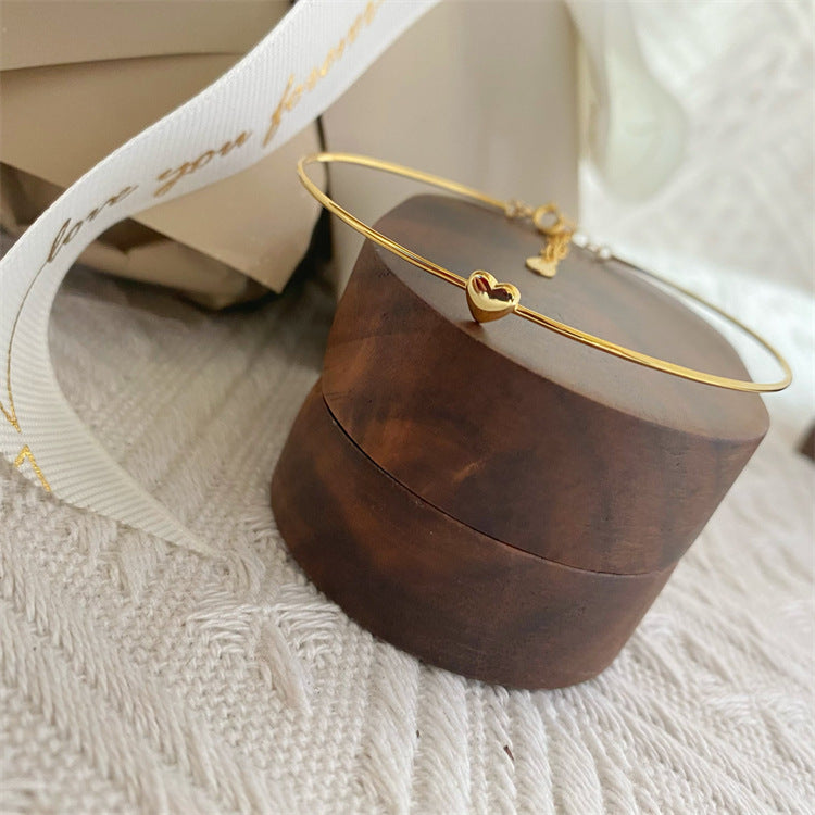 Elegant koreanskt armband i 925 sterlingsilver med glänsande finish och exklusiv design.